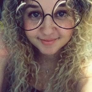 Meet your Posher, Priscila